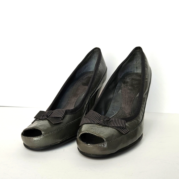 Aerosoles Leather Pumps - Picture 2 of 6